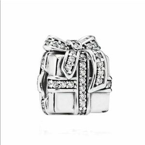 NWB Pandora Charm, Retired, “Sparkling Surprise Clear CZ” Present